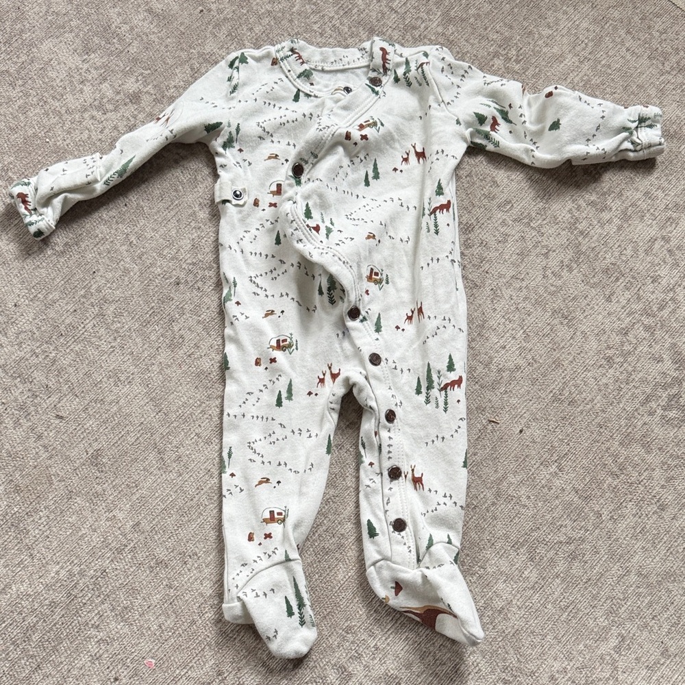 Finn & Emma Neutral Forest-Print Footed One-Piece for Baby - 0 to 3 months